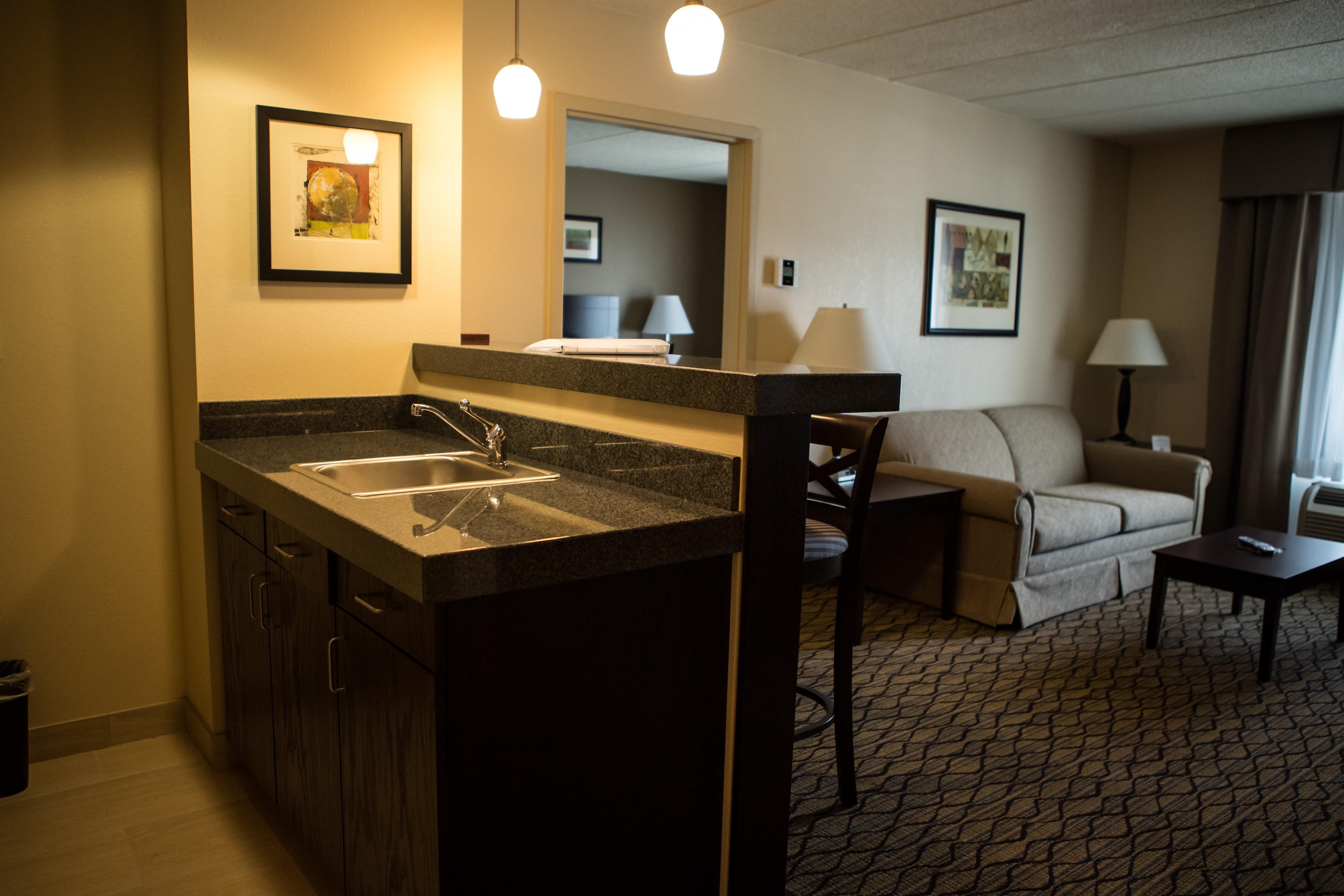 Holiday Inn Express Milford By Ihg Exterior foto